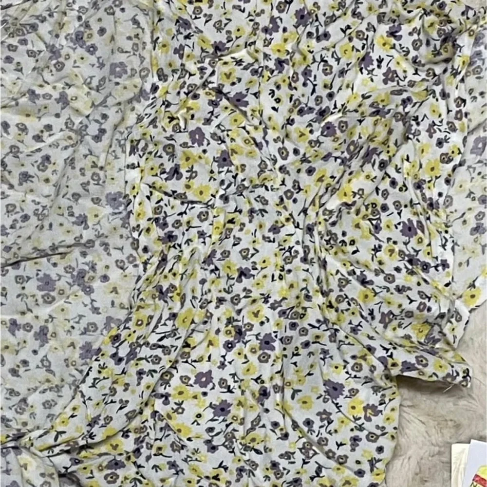 Rewind Flutter Sleeve Tie Front Blouse in Yellow and Gray - Picture 7 of 7